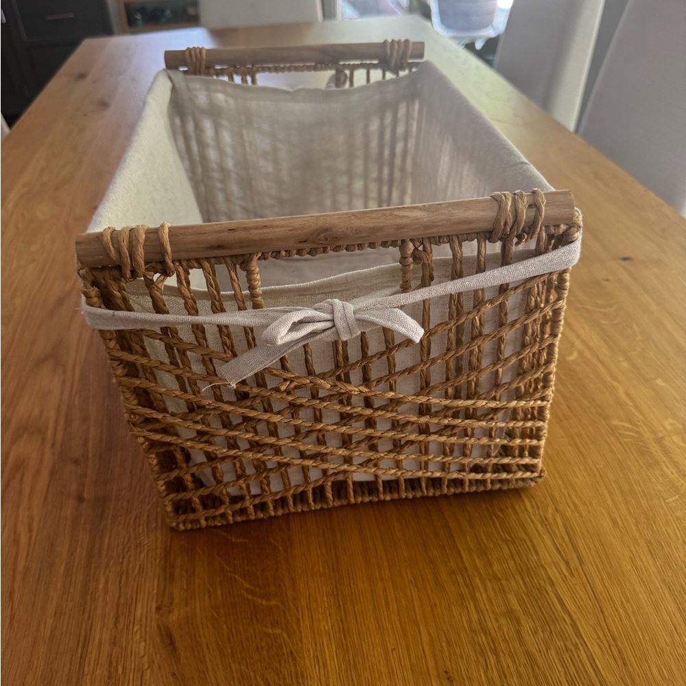 Woven Basket with White Lining